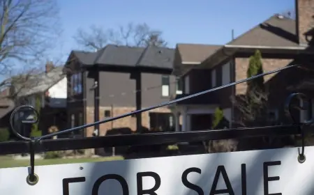 Toronto Sellers and Buyers Feel the Squeeze as Home Prices Slide — Who Loses Ground First and Where the Pressure Lands