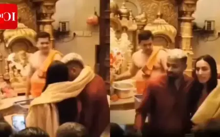 Hardik Pandya and Mahieka Sharma Share Shawl at Siddhivinayak for Blessings