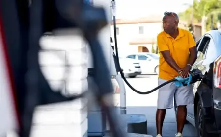 Iran War Escalates: Oil Reaches $90, Triggering Stock Market Decline