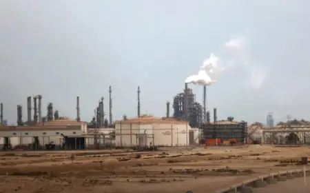 Qatari Minister Warns of Imminent Gulf Shutdown, Causing Oil Price Surge