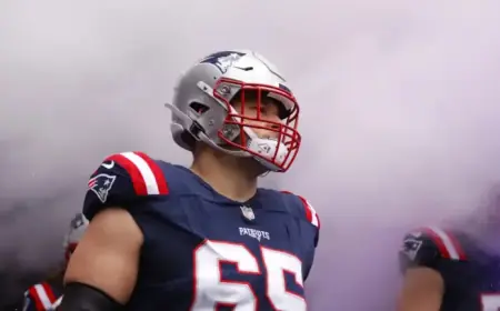 Patriots Trade Garrett Bradbury, Center, to Bears