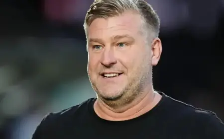 Karl Robinson Praises Salford’s Stunning Performance to Defeat Barnet