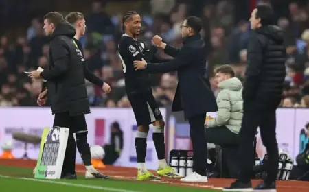 Rosenior Praises Joao Pedro and Garnacho’s Impressive Performances