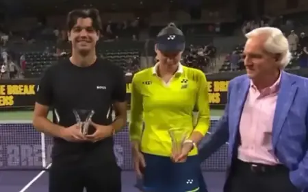 Elena Rybakina Deflects Presenter’s Hand at Trophy Ceremony