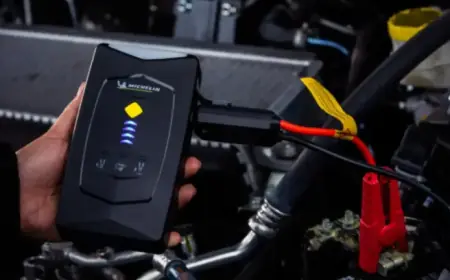 Always Keep Costco’s $85 USB Gadget in Your Car for Emergencies