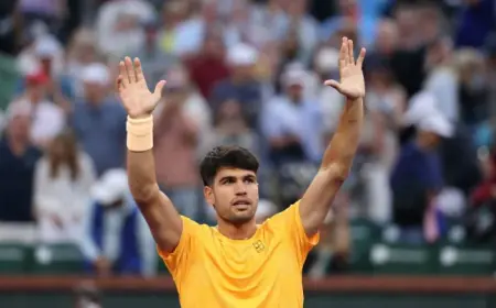 Carlos Alcaraz sweeps past Dimitrov in 66 minutes, Monday Rinderknech test looms