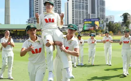Live Cricket coverage changes as Perry, Sutherland resume and Australia chases India