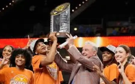 College Basketball: Texas takes SEC tournament title from South Carolina