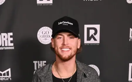 Bailey Zimmerman surprises Boston bar after sold-out show, then heads to tour dates