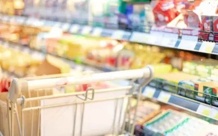 Dollarama Stock Analysts Trim Targets, Raising Risk for Income-Focused Investors