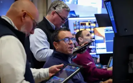 Wall Street Declines on Rising Oil Prices; Tech Stocks Surge