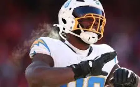 Odafe Oweh vs. Jaelan Phillips: what two 9-figure deals reveal