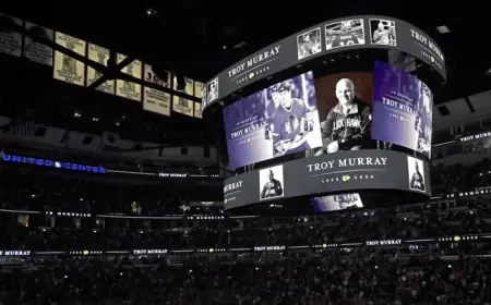 Chicago Blackhawks Mark Loss: 45-Year Bond Honored in Moment of Silence for Troy Murray