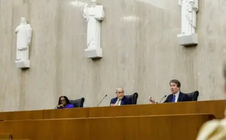 Supreme Court Justices Debate Trump Emergency Case Handling