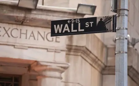 The Stock Market Is Flashing a Clear Warning to Investors: S&p 500 Valuations Raise Alarm for 2026