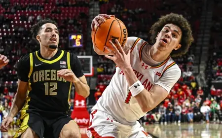 Maryland Dominates Oregon 33-12 at Halftime in Big Ten Tournament First Round at United Center in Chicago