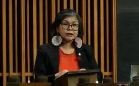 Lori Idlout Joins Liberals, Moves Carney Government Toward Majority Threshold