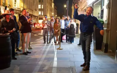 Twiggy’s Whip-Crack Joke Sparks Laughter at Boris Johnson Party