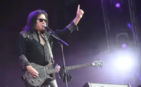 Gene Simmons Criticizes Celebrities, Urges Silence on Politics