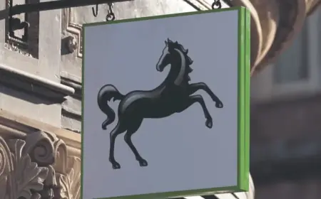 Lloyds Bank Probes ‘Technical Glitch’ After Users Report Unauthorized Transactions