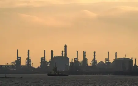 Ottawa Plans to Increase Oil Production Amid Global Supply Disruptions