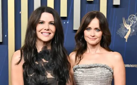 Lauren Graham Hints at Gilmore Girls Christmas, While Book Details Remain Sparse