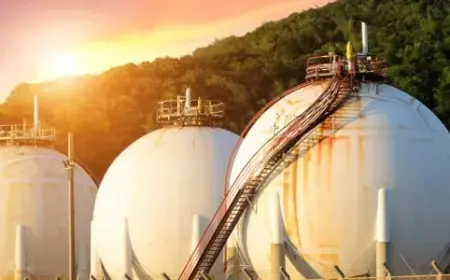 Qatar LNG Shutdown Triggers Force Majeure by Shell and TotalEnergies