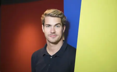 Juste pour rire backs Julien Lacroix despite his 2020 cancellation and comeback