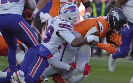 Jonathan Owens hangs over the Cam Lewis signing as Chicago role remains undefined