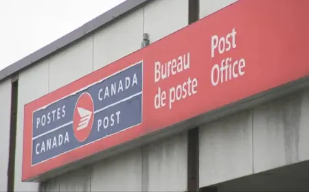 Salaire Deal At Postes Canada Sparks Vote After Biggest Raise Since 1982