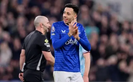 Dwight Mcneil Everton Transfer Collapse Sparks Support and Return To Starting XI