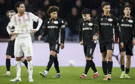 Psv In Eindhoven Leaves Title Hopes At Risk After Linssen Double
