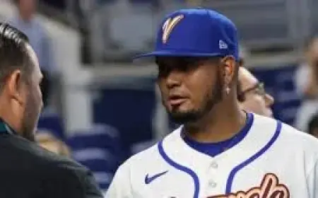 Arraez Delivers Sacrifice Fly for Venezuela as Dominican Republic Wins 7-4