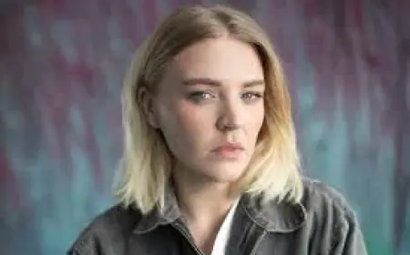 Rebecca Lucy Taylor at Duke Of York’s Theatre Sparks West End Revival of Teeth ‘n’ Smiles