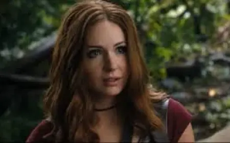 The Rock and Karen Gillan Jumanji Set Clips Spark Fan Buzz as ‘Jumanji 4’ Talk Grows