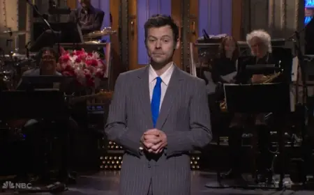 Saturday Night Live: Harry Styles Kiss With Ben Marshall Ends Monologue Addressing Queerbaiting