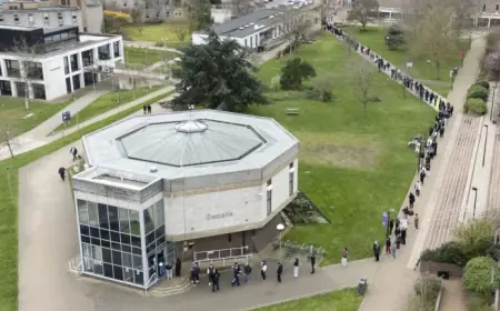 Meningitis Outbreak In Kent Leaves Two Dead As Students Queue For Antibiotics