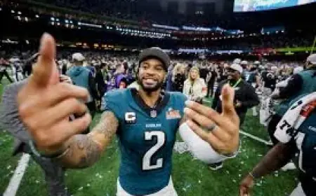 Darius Slay’s Eagles-Only Stance Sparks New Questions About His NFL Future