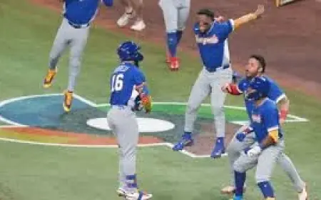 Salvador Perez as Venezuela Rallies Past Japan to Reach WBC Semifinals