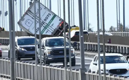 Pont Pierre Laporte Overturned Trailer in Québec Leaves Major Traffic Delays
