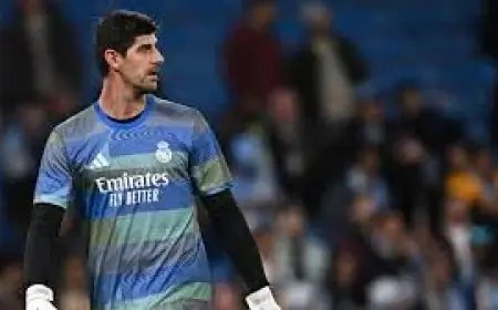 Courtois Leaves Real Madrid Match at Halftime With Overload Issue, Injury Concern