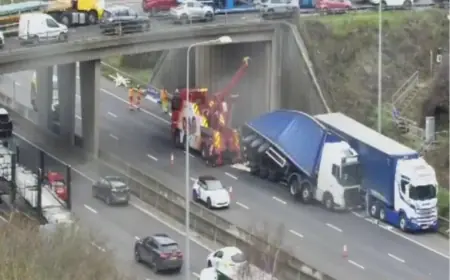 Major Lorry Crash Disrupts M25 and Lakeside Road Traffic