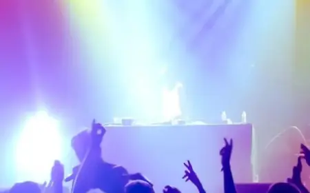 Shania Twain Teases 2026 Tour: German Fans Celebrate ‘Come On Over’ Hit