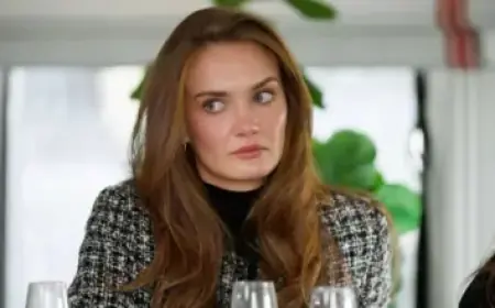 Governor Sanders Asked to Exit Restaurant After Staff Complaints