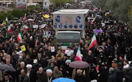 Trump Signals De-escalation Amid Troop Deployment and Iran’s Tourism Threats