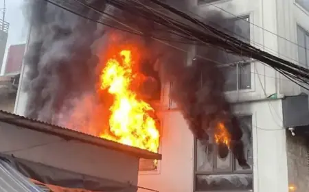 Fierce Fire Engulfs Seven-Story Building in Hanoi’s Linh Nam Street