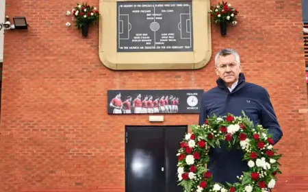 FC Bayern Honors 1958 Munich Air Disaster Victims in Manchester