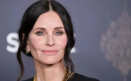 Courteney Cox Rocks Smart Casual with 3 Spring Wardrobe Essentials