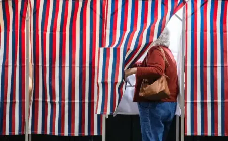 Surprise Democratic Visit to New Hampshire Sparks 2028 Primary Speculation