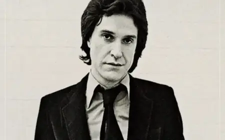 Ray Davies Praises America for Having “A Beautiful Guy”